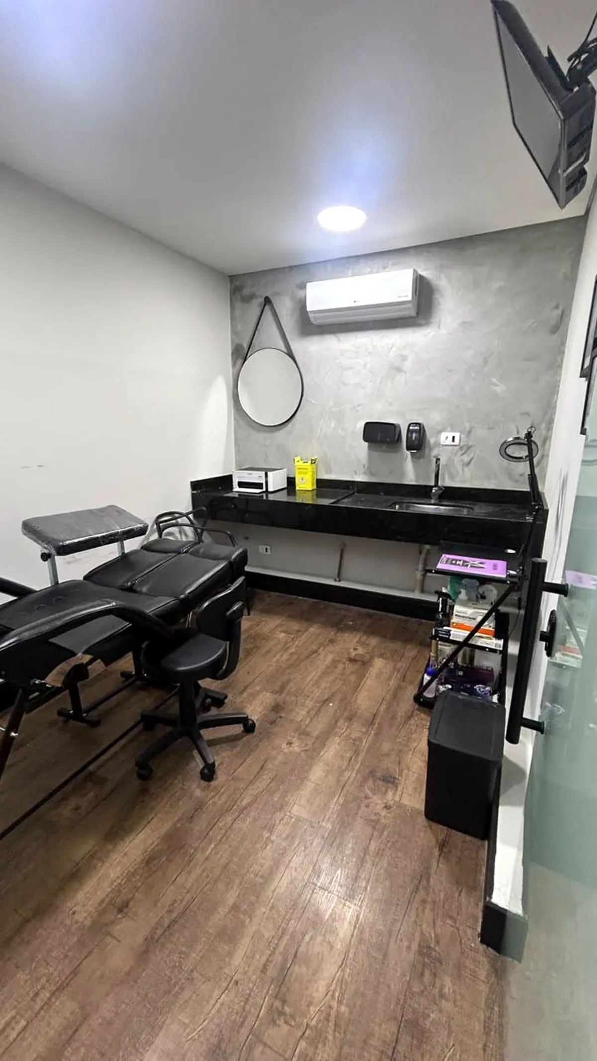 Detalhes da sala de estética e sua entrada